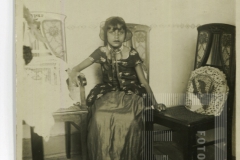Menina de vestido