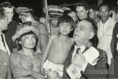 CESAR SALGADO COM GRUPO DE INDIOS