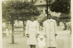 Família em frente a Matriz