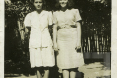 Duas mulheres de vestido