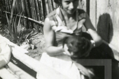 Mulher com cachorro
