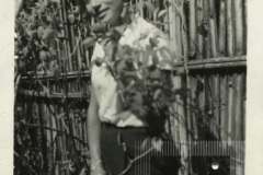 Mulher no jardim