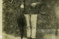 Homem posando para foto