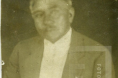 Homem de social e gravata