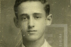 Rapaz de roupa social