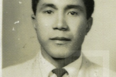 Homem de terno claro