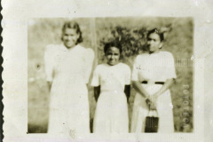 Mulheres de vestido branco