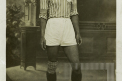 Homem com uniforme esportivo