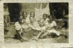 Mulheres e criança