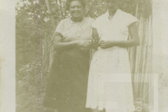 Duas mulheres de vestido