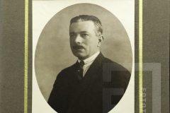 Álbum de Formatura-Escola de Fármácia e Odontologia de Pindamonhangaba Farmacolandos de 1927