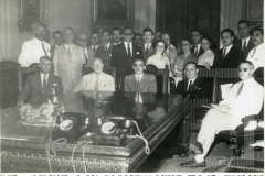 Cesar Salgado e pessoas em sala