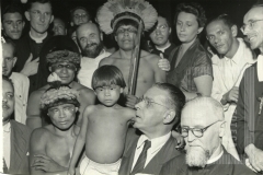 CESAR SALGADO COM GRUPO DE INDIOS