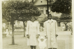 Família em frente a Matriz