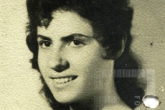 Mulher de roupa de cor clara
