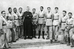 Militares e padre