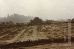 Terraplanagem no terreno do cemitério