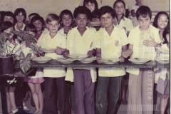 Crianças em merenda escolar