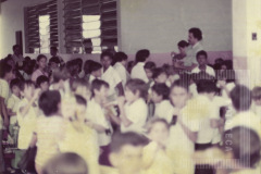 Crianças em merenda escolar