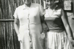 Duas mulheres de vestido