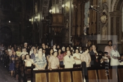 Padre em missa e festa de aniversário