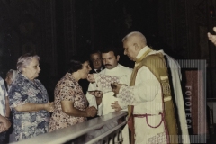 Padre em missa e festa de aniversário