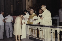 Padre em missa e festa de aniversário