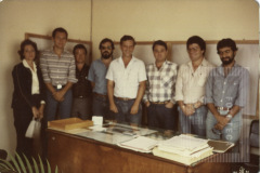 Grupo de pessoas na posse da sub Prefeitura
