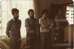 Grupo de pessoas na posse da sub Prefeitura