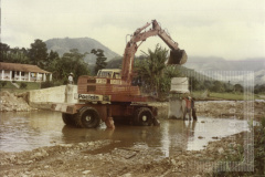 Desassoreamento no Ribeirão Grande