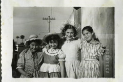 Menina com roupa de festa junina