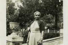 Mulher no jardim