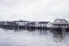 Casas em rio