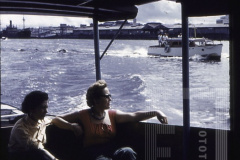 Duas mulheres em barco