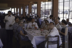 Pessoas em restaurante