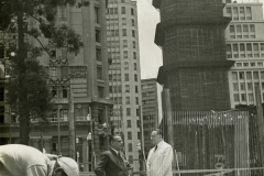 Cesar Salgado visitando obra