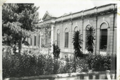Vista da fachada da escola Alfredo Pujol antes da reforma