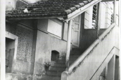 Escadaria para entrada na escola Alfredo Pujol antes da reforma