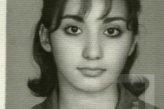 Mulher de vestimenta escura