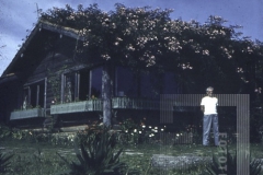 Homem em casa de campo
