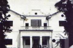 Vista de uma casa de dois andares