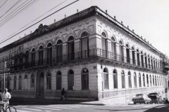 Vista diagonal do museu