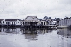 Casas em rio