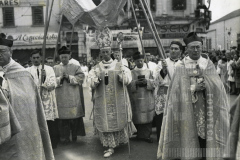 Padre em Missa