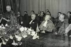 Padre em Missa