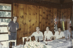 José Serra falando ao microfone