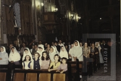 Padre em missa e festa de aniversário