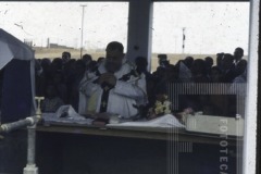 Padre em Missa