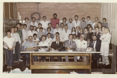 Benedito França acompanhado por pessoas