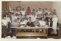 Benedito França acompanhado por pessoas